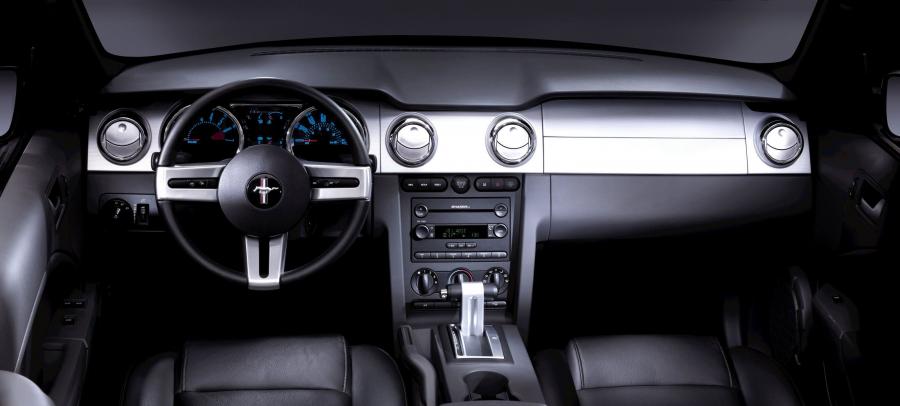  Ford Mustang GT 2005 года  (фото 64 из 209)